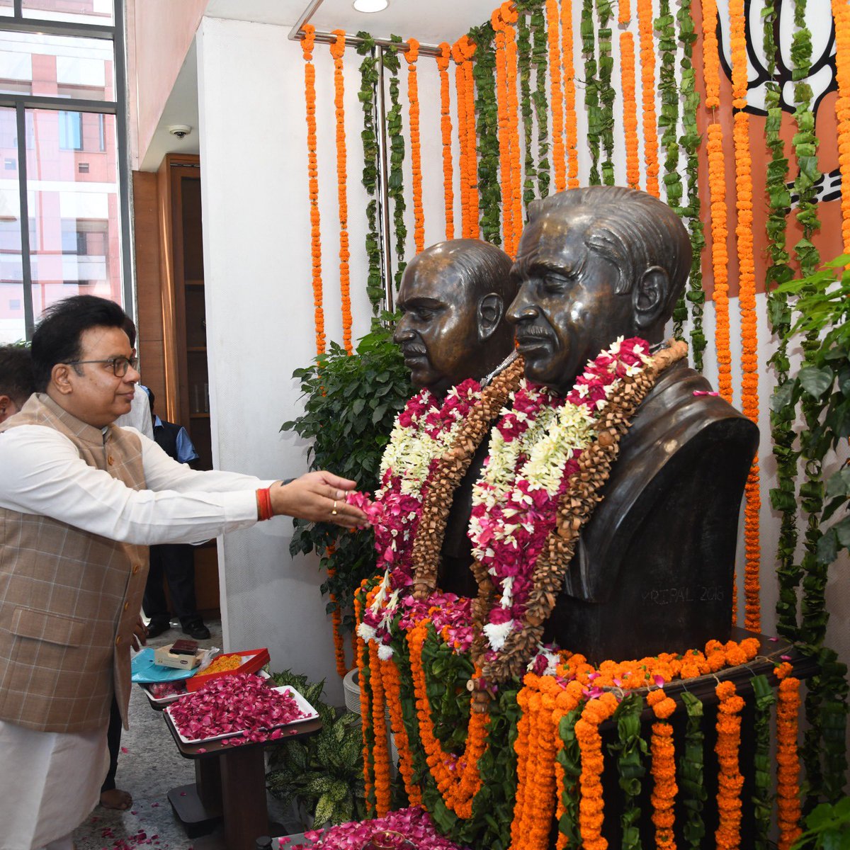 shivshaktibjp's tweet photo. प्रखर राष्ट्रवादी विचारक, 'अंत्योदय' एवं 'एकात्म मानववाद' के प्रणेता, भारतीय जनसंघ के संस्थापक सदस्य श्रद्धेय पंडित दीनदयाल उपाध्याय जी की जन्मजयंती पर कोटि-कोटि नमन!

समाज के अंतिम पायदान पर खड़े गरीबों, शोषितों, वंचितों के उत्थान और स्वावलंबी भारत के निर्माण हेतु समर्पित उनका संपूर्ण जीवन हम सभी के लिए पाथेय है।
[FILE PHOTO]