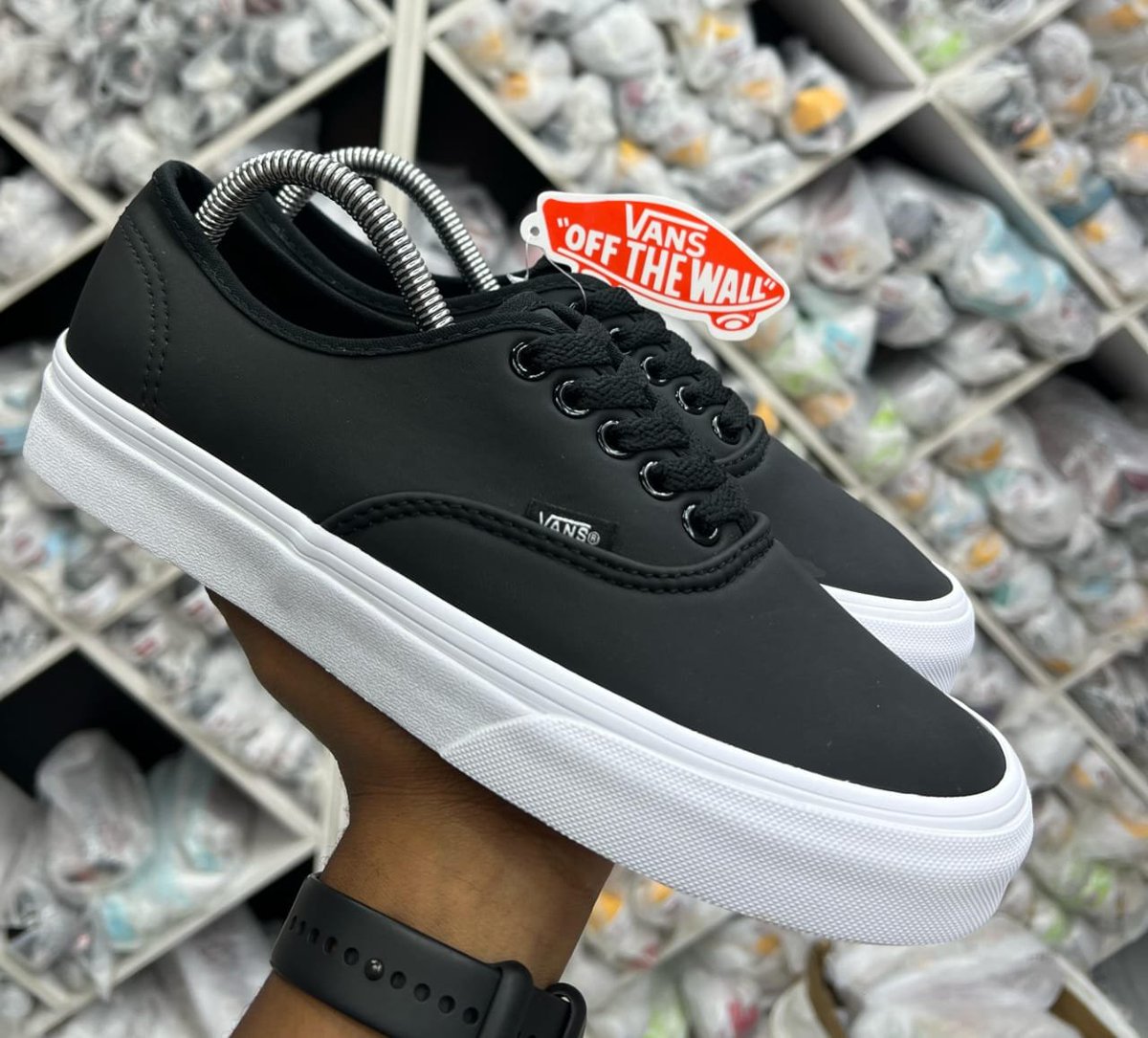 vetrakicks's tweet photo. Vans Sneakers  available 
Size 36 37 38 39 40 41 42 43 44 45 
Price 1800

Contact  0715 222 362 

📍Information House shop A3 next to bluemarks booking office along mfangano street Nairobi CBD

#vans #shoes #footwear #vetrakicks #Sneakers #sneakerhead #shoeplug https://t.co/fMhgw20FiF