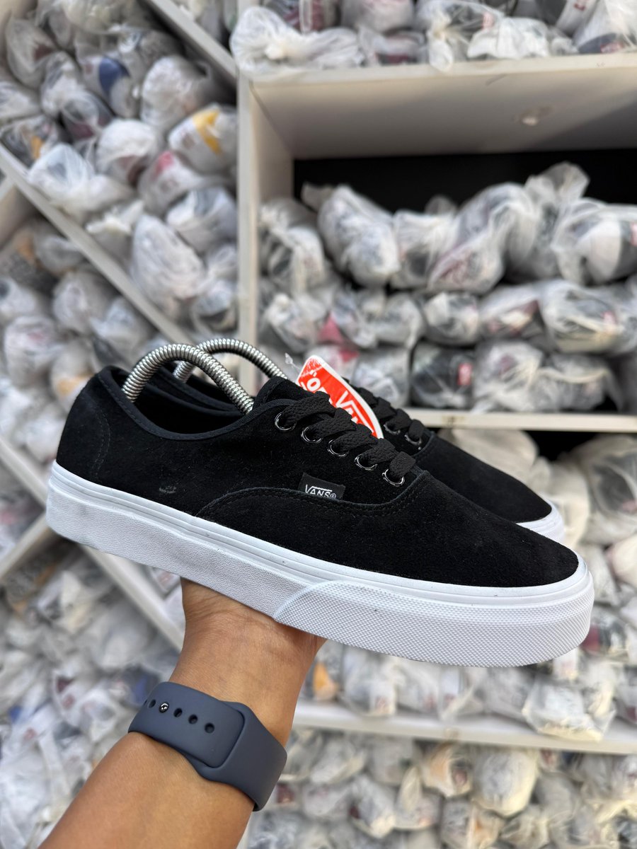 vetrakicks's tweet photo. Vans Sneakers  available 
Size 36 37 38 39 40 41 42 43 44 45 
Price 1800

Contact  0715 222 362 

📍Information House shop A3 next to bluemarks booking office along mfangano street Nairobi CBD

#vans #shoes #footwear #vetrakicks #Sneakers #sneakerhead #shoeplug https://t.co/fMhgw20FiF
