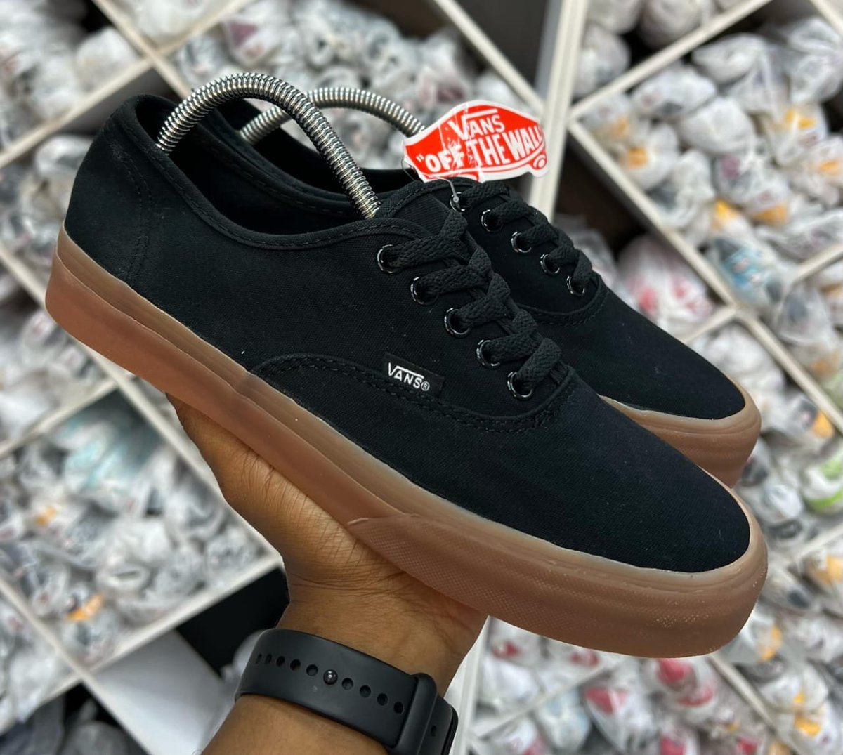 vetrakicks's tweet photo. Vans Sneakers  available 
Size 36 37 38 39 40 41 42 43 44 45 
Price 1800

Contact  0715 222 362 

📍Information House shop A3 next to bluemarks booking office along mfangano street Nairobi CBD

#vans #shoes #footwear #vetrakicks #Sneakers #sneakerhead #shoeplug https://t.co/fMhgw20FiF