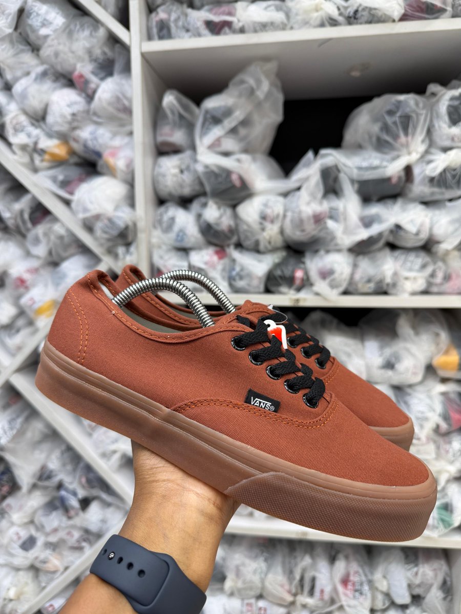 vetrakicks's tweet photo. Vans Sneakers  available 
Size 36 37 38 39 40 41 42 43 44 45 
Price 1800

Contact  0715 222 362 

📍Information House shop A3 next to bluemarks booking office along mfangano street Nairobi CBD

#vans #shoes #footwear #vetrakicks #Sneakers #sneakerhead #shoeplug https://t.co/hrVYM9pyVB