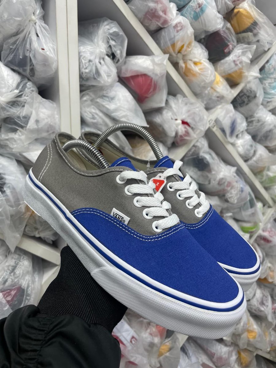vetrakicks's tweet photo. Vans Sneakers  available 
Size 36 37 38 39 40 41 42 43 44 45 
Price 1800

Contact  0715 222 362 

📍Information House shop A3 next to bluemarks booking office along mfangano street Nairobi CBD

#vans #shoes #footwear #vetrakicks #Sneakers #sneakerhead #shoeplug https://t.co/hrVYM9pyVB