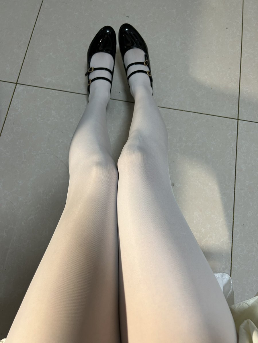 foxneverslips's tweet photo. 发个腿子有人喜欢吗 https://t.co/PaQWRds2yd