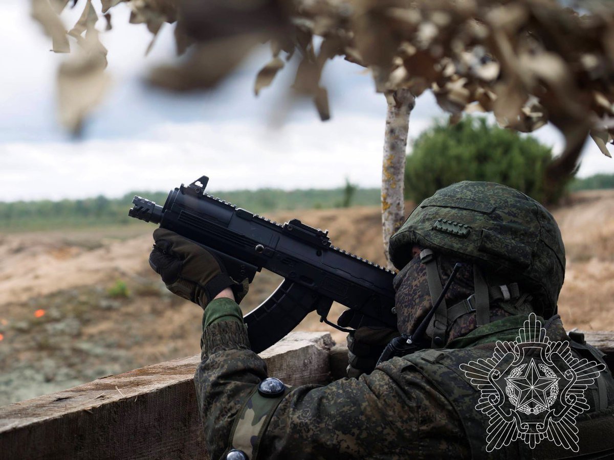 TheGreyPatriot_'s tweet photo. 🇧🇾🇷🇺 Today's training of air defense troops in Brest Oblast.

#Russia #Belarus #Belarusian #Today #PVO #AirDefense #Military #Army #Training #Tactical #AK74 #Shooting #Shotgun https://t.co/y568ZWaJcx