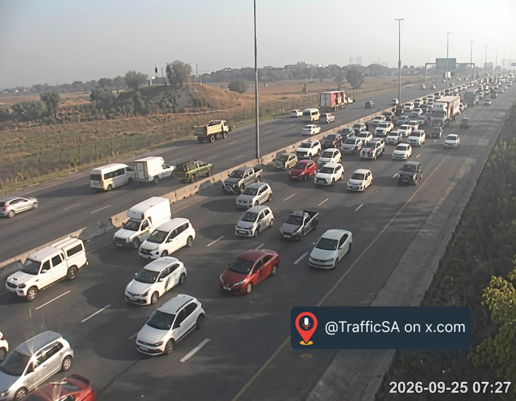 TrafficSA's tweet photo. Midrand - N1 South - Breakdown ===> Olifantsfontein Road https://t.co/47dcVemP8n