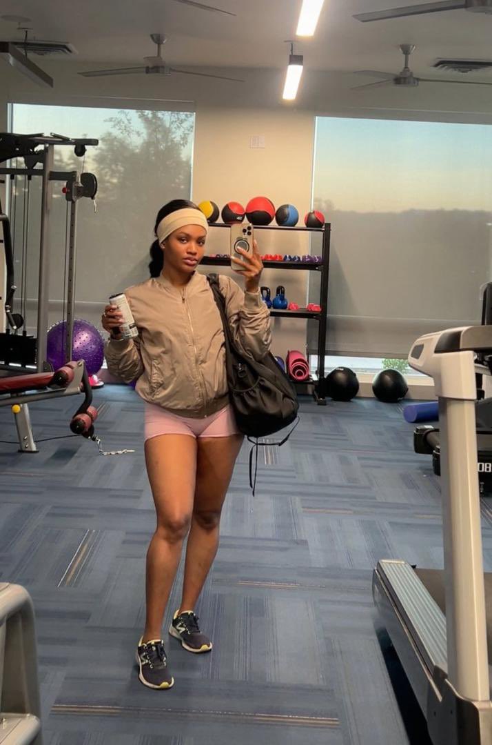 EmilyBien_'s tweet photo. Get fit 💯
Stay strong 💪 
Stay active 🧩
Stay positive ✅
Don’t skip your gym day ❤️ https://t.co/KjWF7p2wmc