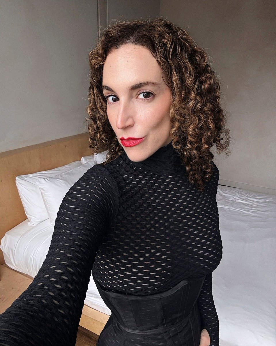 GoddesskateX_'s tweet photo. Dressed in black, feeling powerful, and fully aware of the effect I have. 🖤✨

#Mistress #Domme #Femdom #DarkFeminine #KinkCommunity https://t.co/f5zWS4GHY2