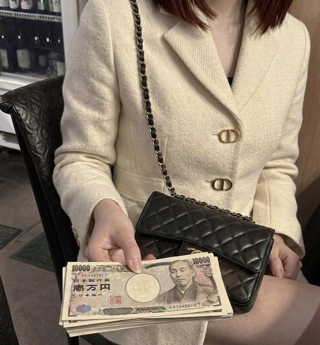 Mahesh52110965's tweet photo. 男性のみなさん正直に教えて。  
女社長に奢ってもらえるのってうれしい？    

①うれしい 
②うれしくない 
③最高！付き合う！ https://t.co/JU75NYJWsG
