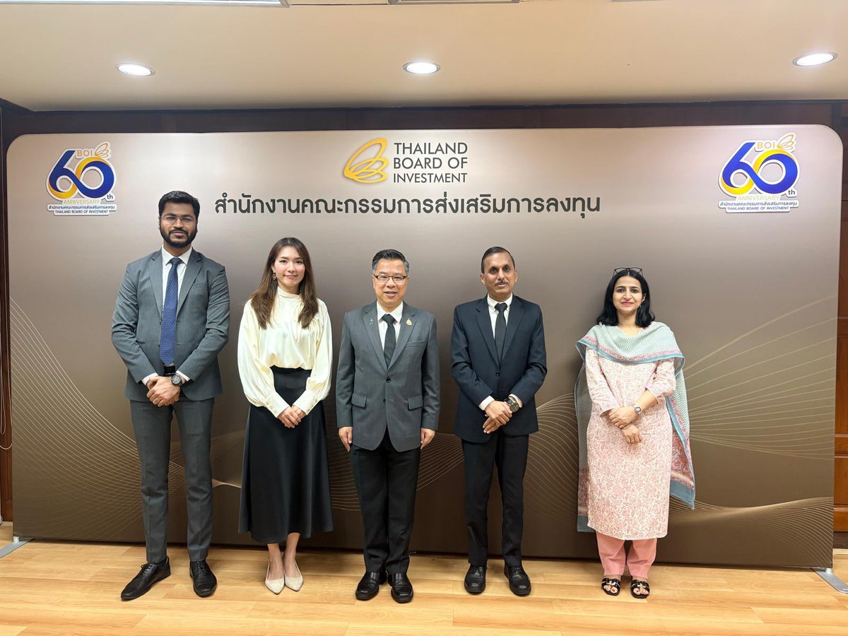 IndiainThailand's tweet photo. Ambassador Puneet Agrawal had a productive introductory meeting with Mr. Narit Therdsteerasukdi, Secretary General, Board of Investment (BOI), Thailand. Discussions focussed on facilitating two-way investment and exploring avenues to further deepen economic cooperation between 🇮🇳 and 🇹🇭

เอกอัครราชทูตปุนีต อัครวาล ได้พบปะหารือกับ นายนฤตม์ เทอดสถีรศักดิ์ เลขาธิการคณะกรรมการส่งเสริมการลงทุนแห่งประเทศไทย การหารือมุ่งเน้นในเรื่องการอำนวยความสะดวกด้านการลงทุนระหว่างสองประเทศ และการหาแนวทางเพื่อกระชับความร่วมมือทางเศรษฐกิจของ 🇮🇳 และ 🇹🇭 ไทยให้แน่นแฟ้นยิ่งขึ้น