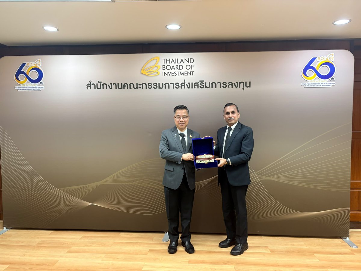 IndiainThailand's tweet photo. Ambassador Puneet Agrawal had a productive introductory meeting with Mr. Narit Therdsteerasukdi, Secretary General, Board of Investment (BOI), Thailand. Discussions focussed on facilitating two-way investment and exploring avenues to further deepen economic cooperation between 🇮🇳 and 🇹🇭

เอกอัครราชทูตปุนีต อัครวาล ได้พบปะหารือกับ นายนฤตม์ เทอดสถีรศักดิ์ เลขาธิการคณะกรรมการส่งเสริมการลงทุนแห่งประเทศไทย การหารือมุ่งเน้นในเรื่องการอำนวยความสะดวกด้านการลงทุนระหว่างสองประเทศ และการหาแนวทางเพื่อกระชับความร่วมมือทางเศรษฐกิจของ 🇮🇳 และ 🇹🇭 ไทยให้แน่นแฟ้นยิ่งขึ้น