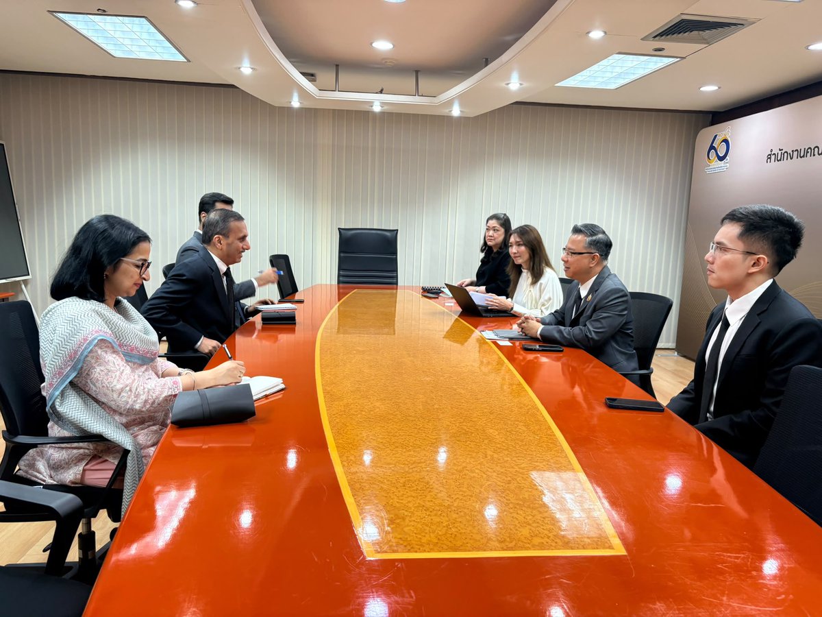 IndiainThailand's tweet photo. Ambassador Puneet Agrawal had a productive introductory meeting with Mr. Narit Therdsteerasukdi, Secretary General, Board of Investment (BOI), Thailand. Discussions focussed on facilitating two-way investment and exploring avenues to further deepen economic cooperation between 🇮🇳 and 🇹🇭

เอกอัครราชทูตปุนีต อัครวาล ได้พบปะหารือกับ นายนฤตม์ เทอดสถีรศักดิ์ เลขาธิการคณะกรรมการส่งเสริมการลงทุนแห่งประเทศไทย การหารือมุ่งเน้นในเรื่องการอำนวยความสะดวกด้านการลงทุนระหว่างสองประเทศ และการหาแนวทางเพื่อกระชับความร่วมมือทางเศรษฐกิจของ 🇮🇳 และ 🇹🇭 ไทยให้แน่นแฟ้นยิ่งขึ้น