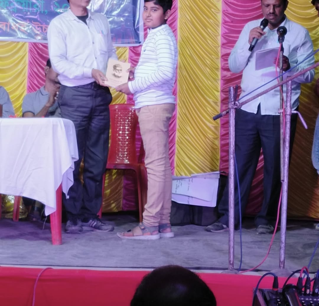 SilasGedeowf's tweet photo. Nebadhai Boys School sabai ek sathe. https://t.co/kd7HWgN3mS