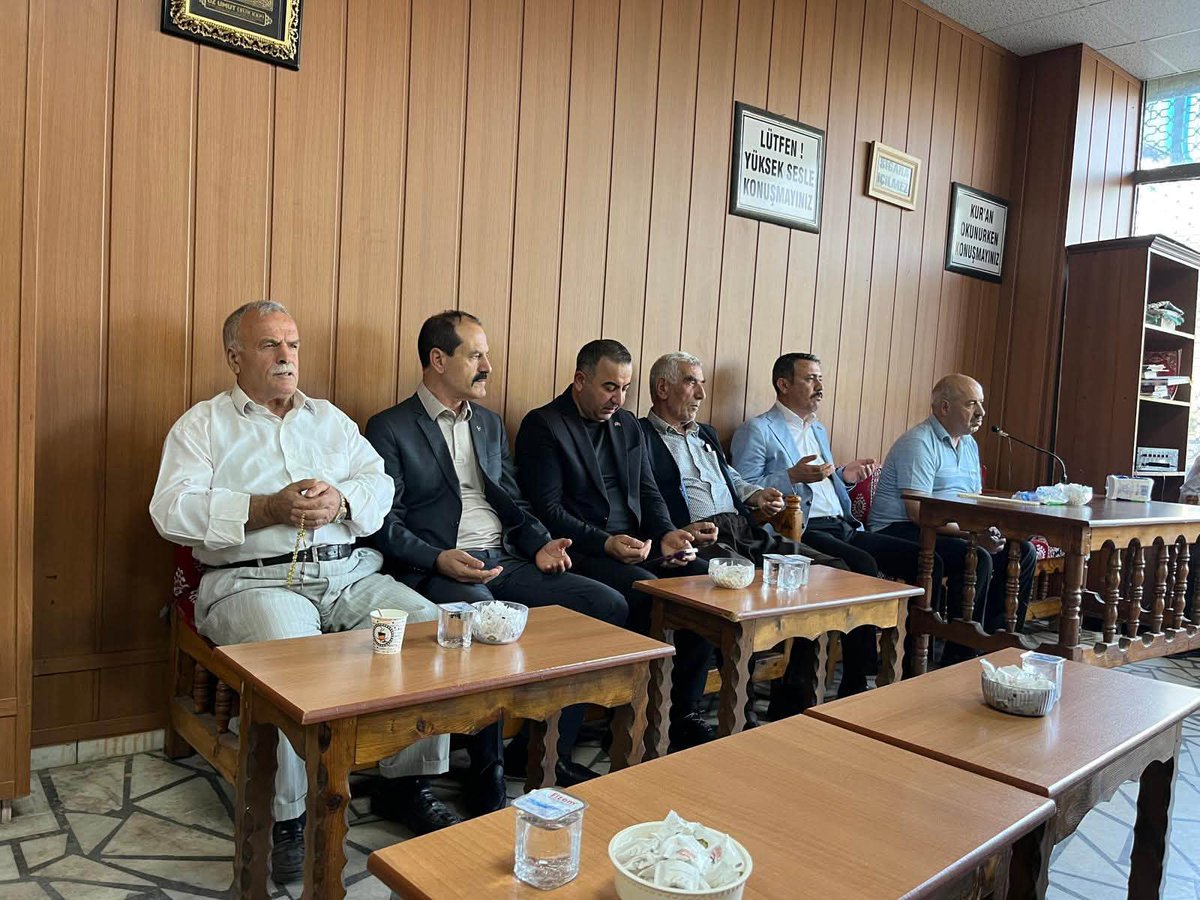MHPDYARBAK7n's tweet photo. İl Başkanımız Sayın Hasan Özcoşkun, İl Yönetim Kurulu üyelerimizle birlikte, İl Başkan Yardımcımız Abdullatif Tutal’ın dayısının taziyesine katılarak sabır ve başsağlığı dileklerini iletti. Merhuma Allah’tan rahmet, geride kalanlara sabır ve başsağlığı diliyoruz.
@MHP_Bilgi https://t.co/QaFBx8ewPR