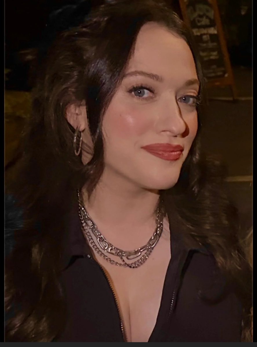 Prettyolderwmn's tweet photo. Kat Dennings, 40 https://t.co/f9ABQEEC6E