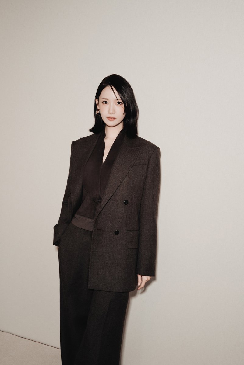 mintmag_th's tweet photo. สวยตราตรึง! เ���ิร์ฟภาพ #YOONA กับลุคฟร้อนท์โรว์ร่วมชมโชว์ Max Mara Spring/ Summer 2027 “FAR HORIZON” คอลเลคชั่นที่ถ่ายทอดจิตวิญญาณของหญิงนักสำรวจแห่งยุค 1930s ที่จัดขึ้นเมื่อวานที่ผ่านมา ณ มิลานแฟชั่นวีค 💚

#MaxMaraSS27 #MaxMara 
#MintNews https://t.co/GOjWmfkCEK