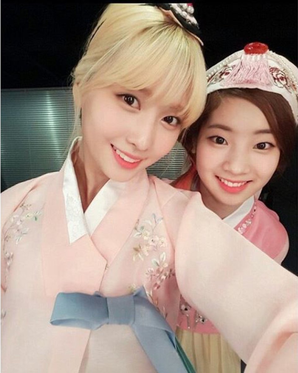 soaptwnw's tweet photo. 한복입은 울와 보시구
모두들 행복하고 즐거운 추석 보내세요🍂🌕 https://t.co/xTHkEBS8po