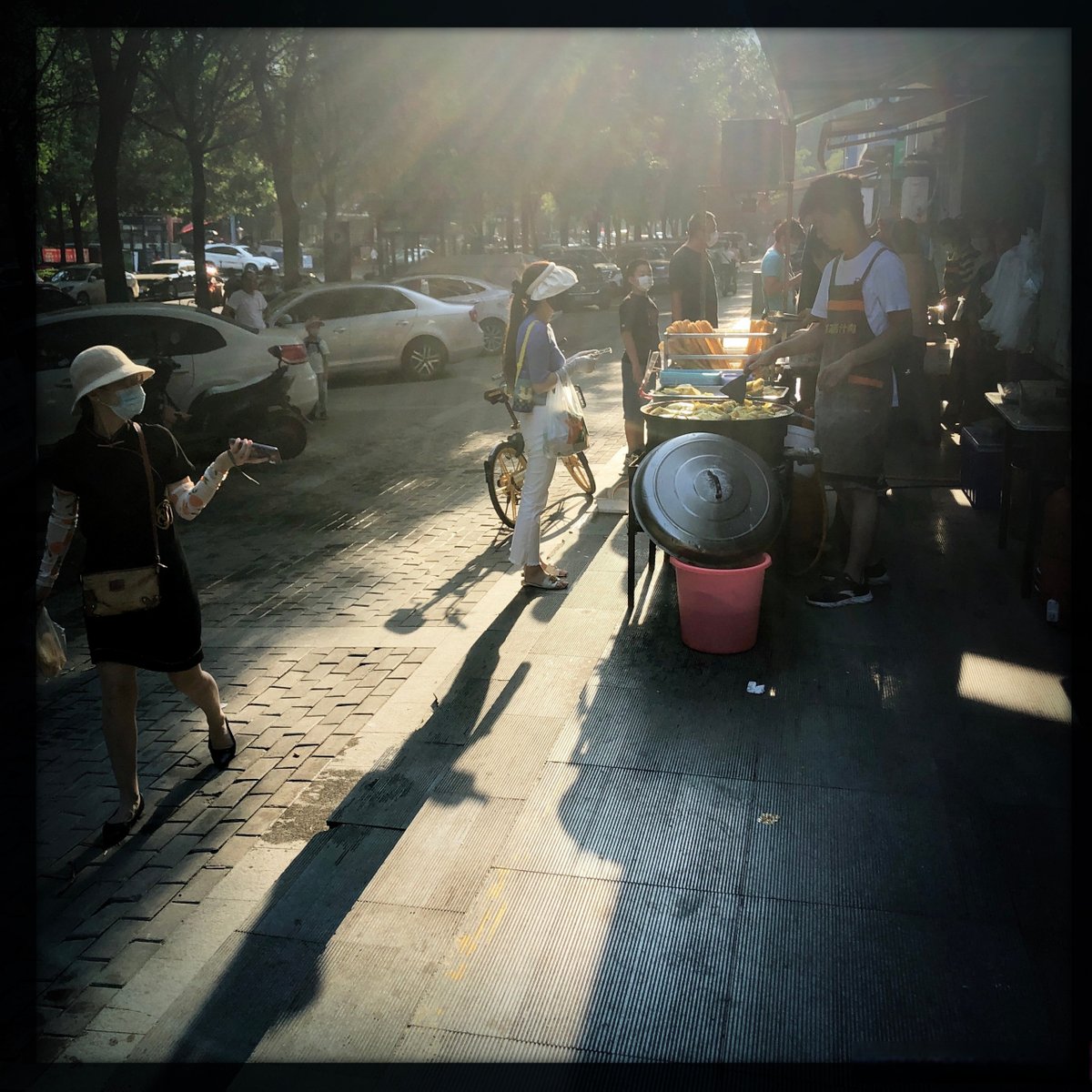 rinajane934265's tweet photo. Morning street vibes – the smell of fresh coffee and that guy tuning his guitar by the alley. Small city moments hit different.， https://t.co/eXluTI3oXw
