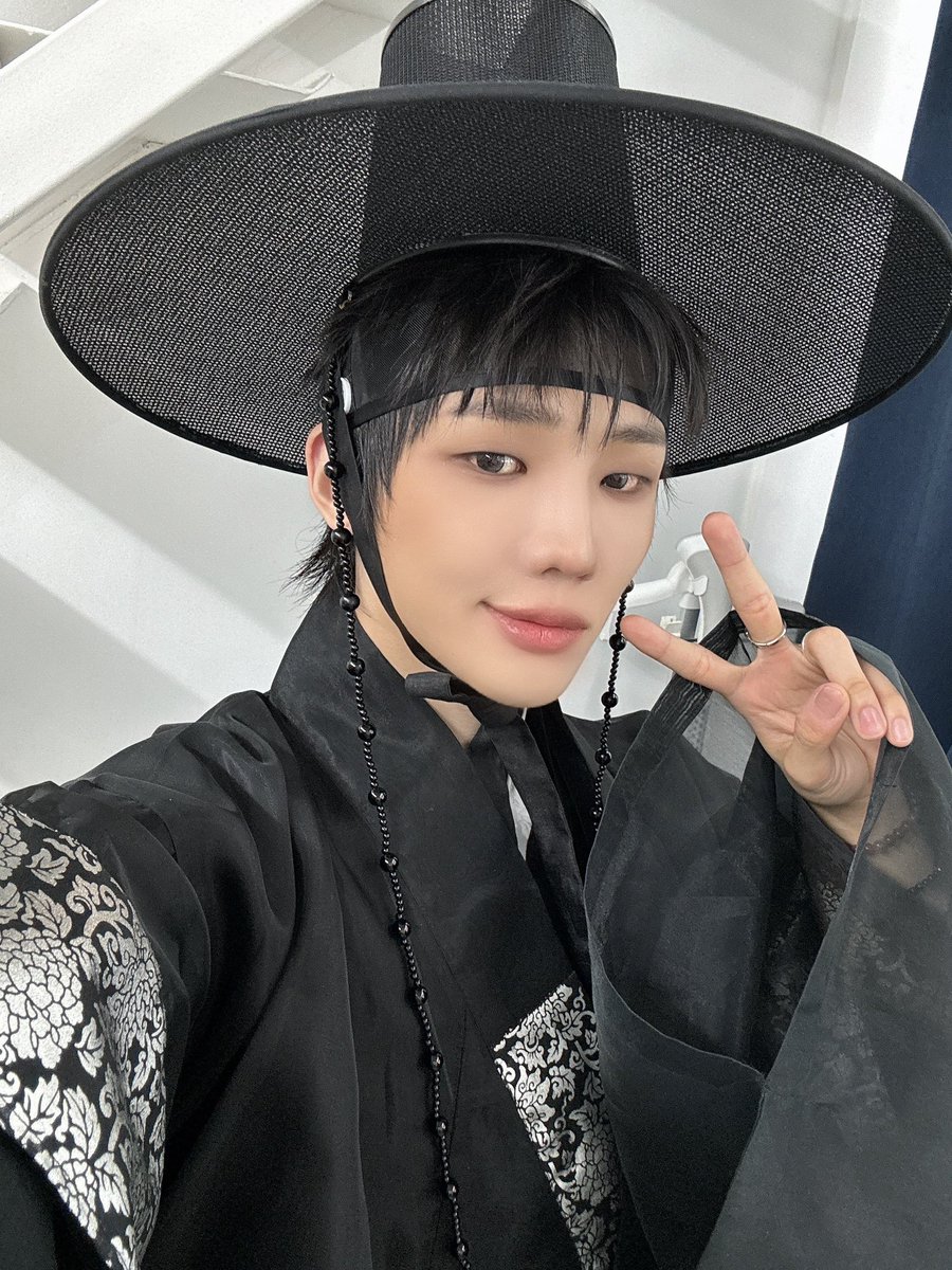 TNX_twt's tweet photo. 땡스 모두 즐추~❤️🌝

#TNX #티엔엑스
#천준혁 #JUNHYEOK https://t.co/dzBvnk1RHH