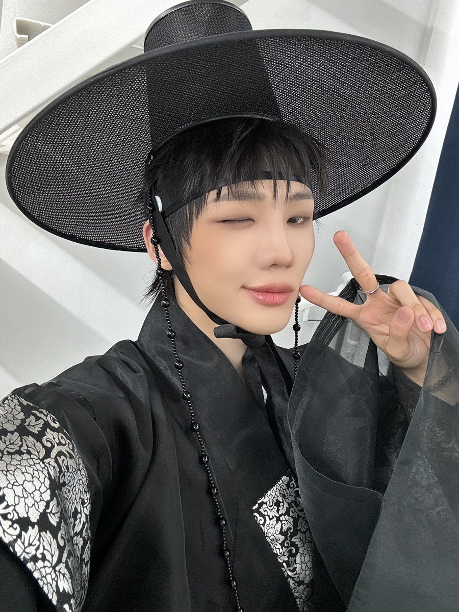 TNX_twt's tweet photo. 땡스 모두 즐추~❤️🌝

#TNX #티엔엑스
#천준혁 #JUNHYEOK https://t.co/dzBvnk1RHH