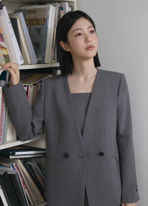 __shnyeeun's tweet photo. Sneak peek of the itMICHAA 26 Fall campaign! 🍁 Fall fashion is honestly always my favorite to shoot—so many warm tones and elegant vibes https://t.co/x7DBULq8RX