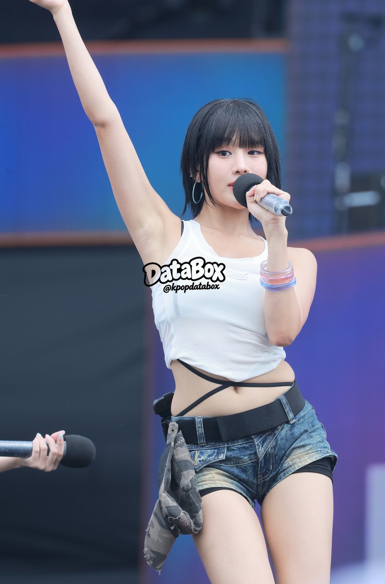 kpopdatabox's tweet photo. 240706 NATTY at Waterbomb Seoul

#KISSOFLIFE #키스오브라이프 #NATTY #나띠  #ナティ #WATERBOMB  #WaterbombSeoul #Waterbomb2024 #Kpop #4K https://t.co/M8UYdbu1hy