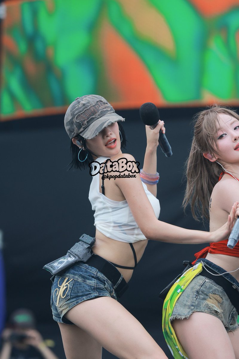 kpopdatabox's tweet photo. 240706 NATTY at Waterbomb Seoul

#KISSOFLIFE #키스오브라이프 #NATTY #나띠  #ナティ #WATERBOMB  #WaterbombSeoul #Waterbomb2024 #Kpop #4K https://t.co/M8UYdbu1hy