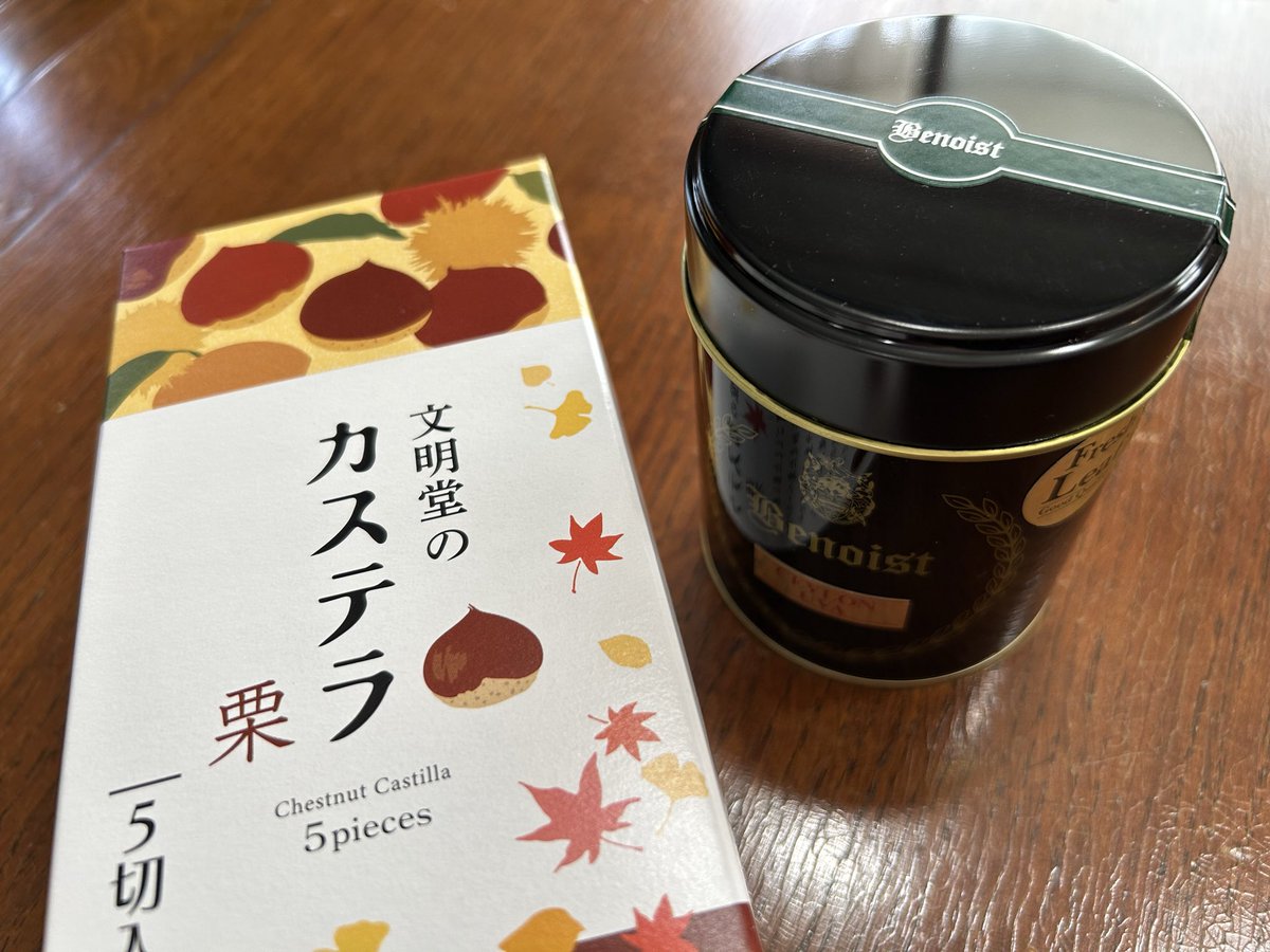ROLO21161's tweet photo. ☕️🫖
ベノア　セイロン・ウバ
文明堂　カステラ栗

秋らしい事してないので
栗のカステラ食べる🌰
2切れは多いかな😥 https://t.co/XqJaxKw9b5