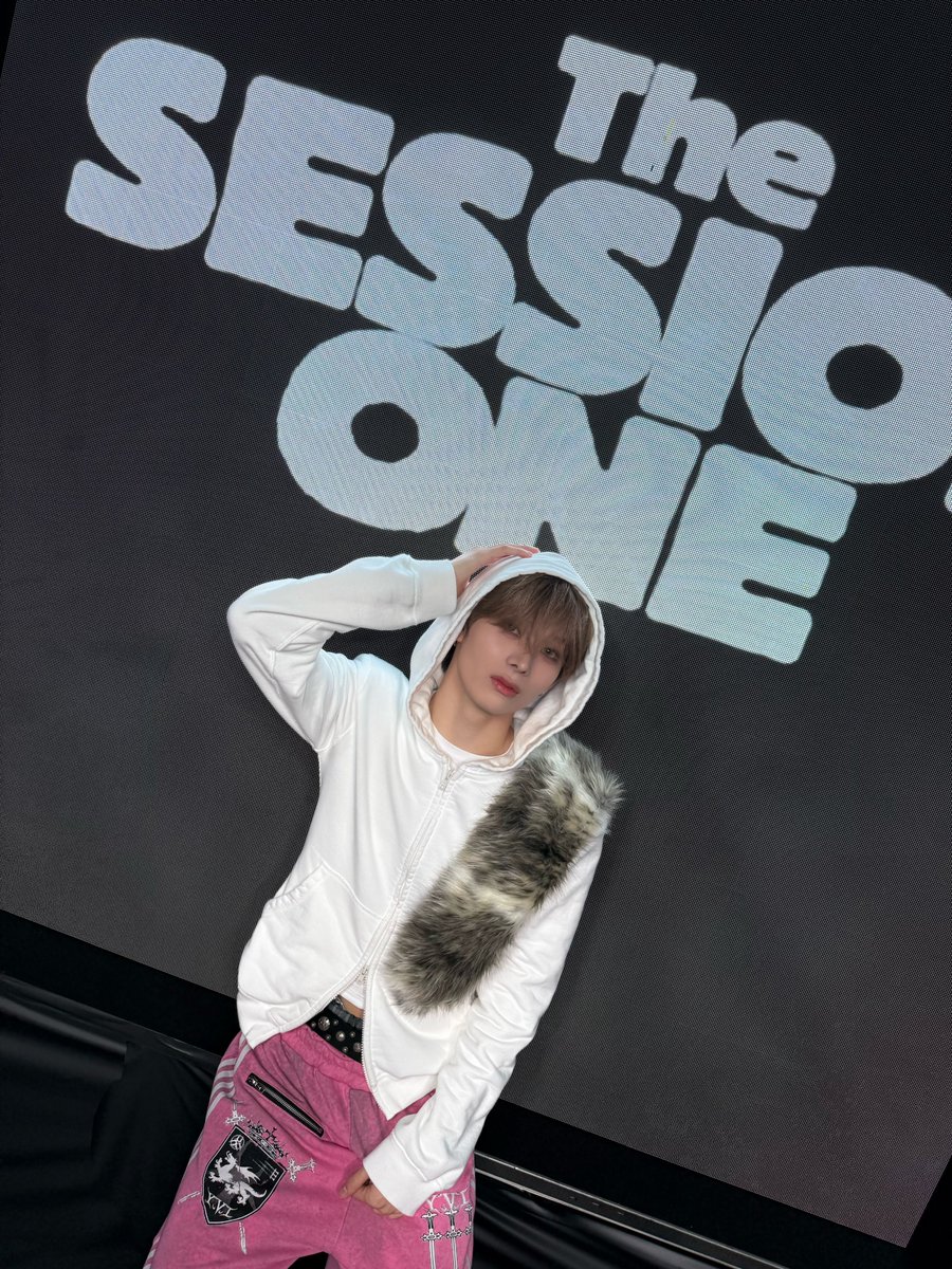 aoen_official's tweet photo. 「 #TheSESSIONONE 」に #KYOSUKE が出演させていただきました🦭🧡

いつもはフワフワな京助のバチバチな姿はこちら💥
🔗https://t.co/l6FrGrGueW 
https://t.co/9aDNO61RIh  

京助が所属するaoenのパフォーマンスはこちら💙
🔗https://t.co/DJiS1gWf1R 

現在aoenは47都道府県ツアー開催中🗾
🔗https://t.co/jYmtRQivlv 

@THE_SESSION_ONE 
#aoen #アオエン #京助
#NEiGHBORFLOW