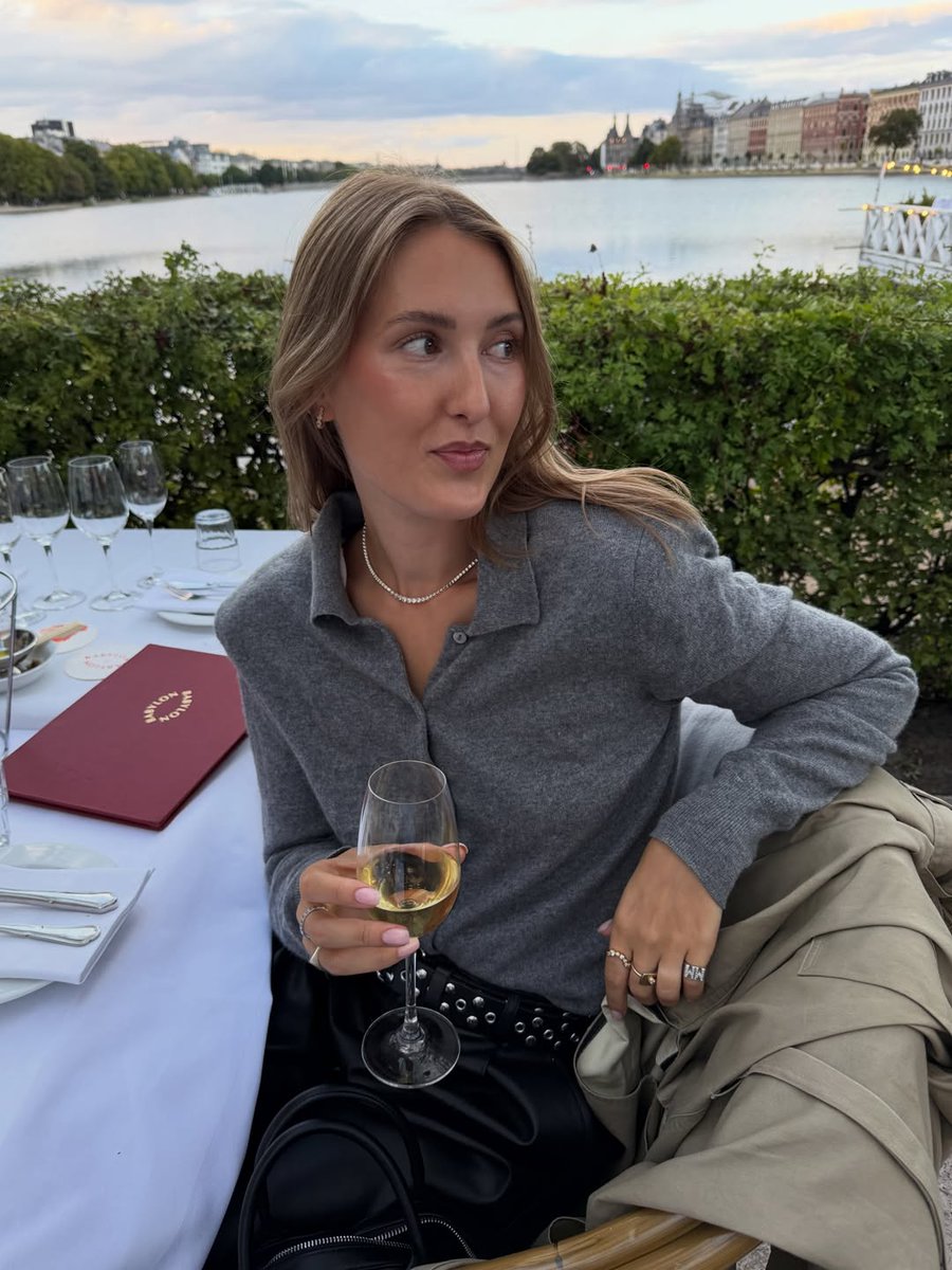 BessieFjeseth's tweet photo. August summer nights https://t.co/t53mdOAjKZ
