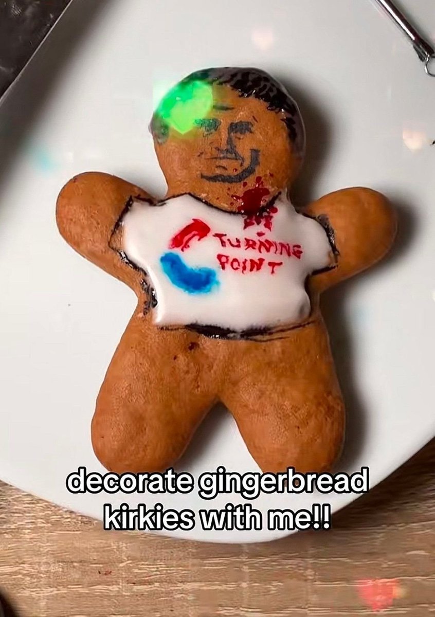 GalaLovesToGab's tweet photo. @drlisastein @TruAryan0 @M1das_OW2 Busy being a gingerbread man https://t.co/ZiJ18A8OJh