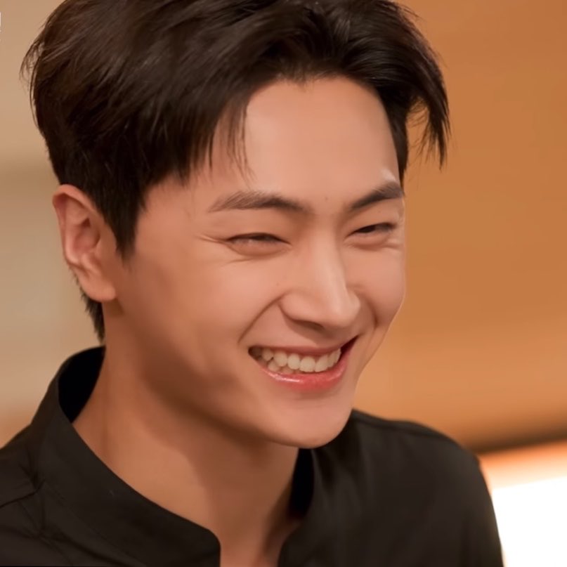 jjjongvely's tweet photo. his smile feels like a warm hug https://t.co/t5DRHHe3op
