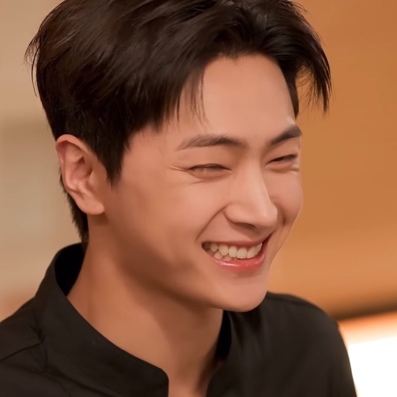 jjjongvely's tweet photo. his smile feels like a warm hug https://t.co/t5DRHHe3op