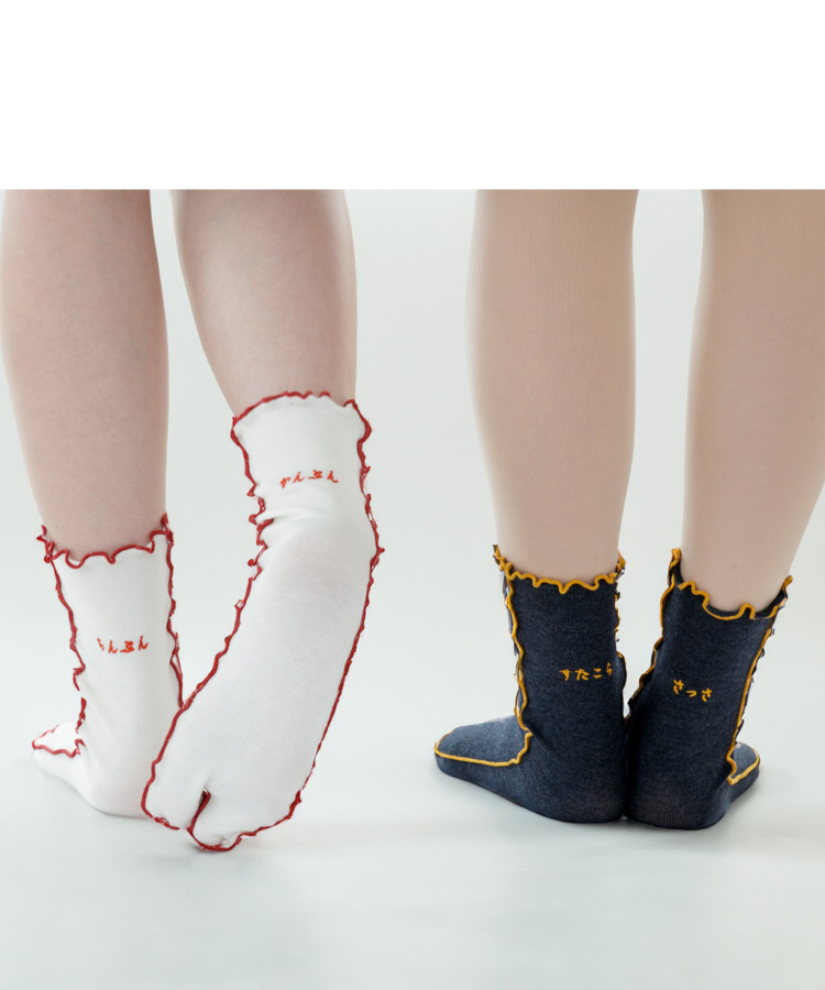 BleuBleuet_inc's tweet photo. ちんぷんかんぷん？すっとこどっこい？🧦

思わず口にしたくなる日本語を刺繍した、なんかかわいい足袋風ソックスがオンラインストアに登場♪

【WEB限定】KAWAII NIHONGO刺繍足袋
➡https://t.co/UJoM6DrFL9
#ブルーブルーエ #bleubleuet https://t.co/2KChOXGFq2