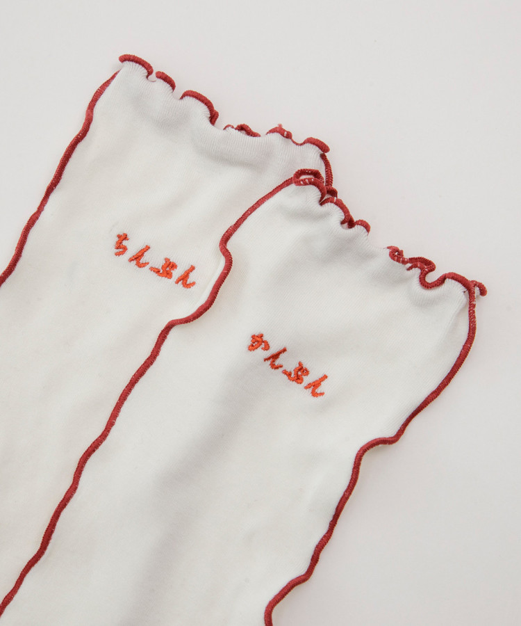 BleuBleuet_inc's tweet photo. ちんぷんかんぷん？すっとこどっこい？🧦

思わず口にしたくなる日本語を刺繍した、なんかかわいい足袋風ソックスがオンラインストアに登場♪

【WEB限定】KAWAII NIHONGO刺繍足袋
➡https://t.co/UJoM6DrFL9
#ブルーブルーエ #bleubleuet https://t.co/2KChOXGFq2