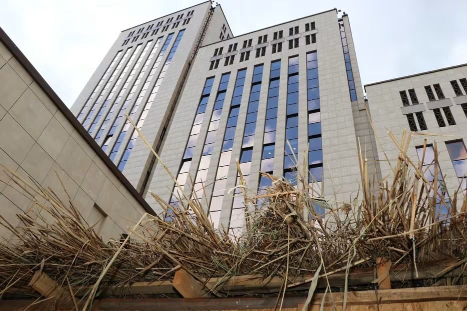FJCU's tweet photo. Immediately after Yom Kippur, the construction of sukkot, - the traditional festive booths in which one of the central commandments of #Sukkot, leshev ba-sukkah (“dwelling in the sukkah”), is observed, - began in #Dnipro Jewish Community. https://t.co/gNE1ZklXvr