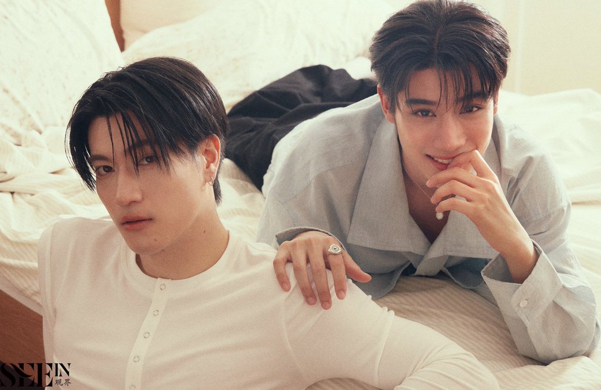 csnxs_'s tweet photo. รูปนี้คือให้เลย เหมือนไม่มีอะไร แต่มวลเขินมาก องศาแตะไหล่พี่อินเบา ๆ แต่อีกข้างกัดนิ้วอ่ะ จริตไรwa ไหนบอกชอบไอภพ https://t.co/qLPlCWh0fB