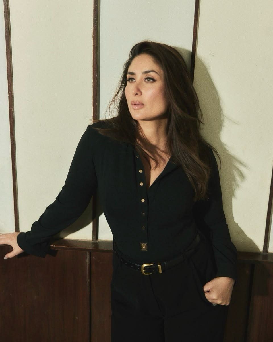 filmfare's tweet photo. #KareenaKapoorKhan brings her signature sass to the spotlight, with a look that’s all sharp edges and serious star power. 🖤✨

#Celebs #FilmfareFashion https://t.co/UrQOzqmF8H