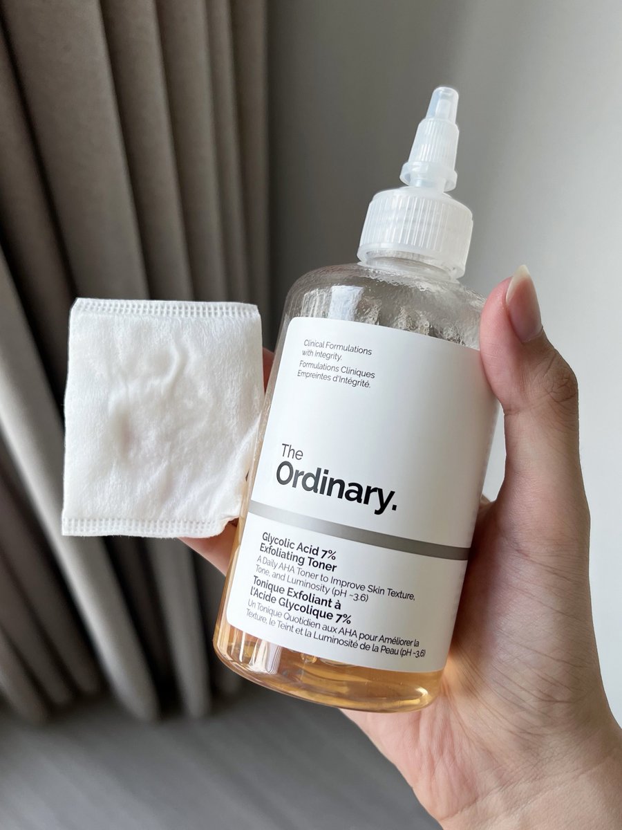 moonmoonreview's tweet photo. ขาดไม่ได้จริง Glycolic ขวดนี้ ช่วยผลัดเซลล์ผิวดีมาก ใช้กับขาได้ รักแร้กได้ เช็ดแค่ 2-3 ครั้ง/วีค ก็พอ แต่ทำสม่ำเสมอทุกวีค ขาเนียนเว่อไม่เป็นตุ่มอุดตัน ขนคุดใดๆ รักแร้ขาวขึ้นอีก กดไว้ติดบ้านด่วน

พิกัดน้า📌 https://t.co/C3YxNCuiFh https://t.co/d8GidNqzm8