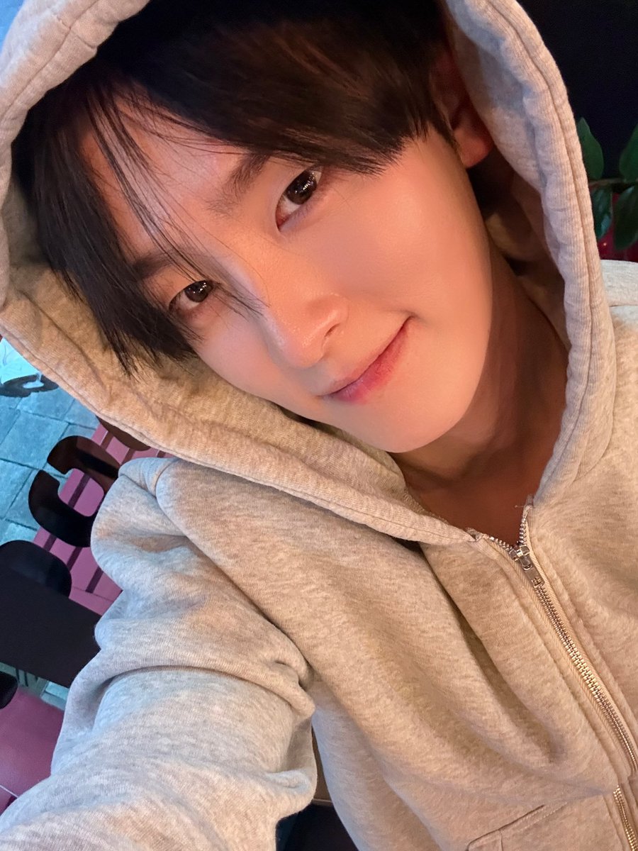 XODIAC_MEMBERS's tweet photo. [#현식] 

쏘블리들 즐츄 😋😬🫶🏻🍂

#XODIAC #소디엑 #HYUNSIK #현식 https://t.co/Q0RMsogBua