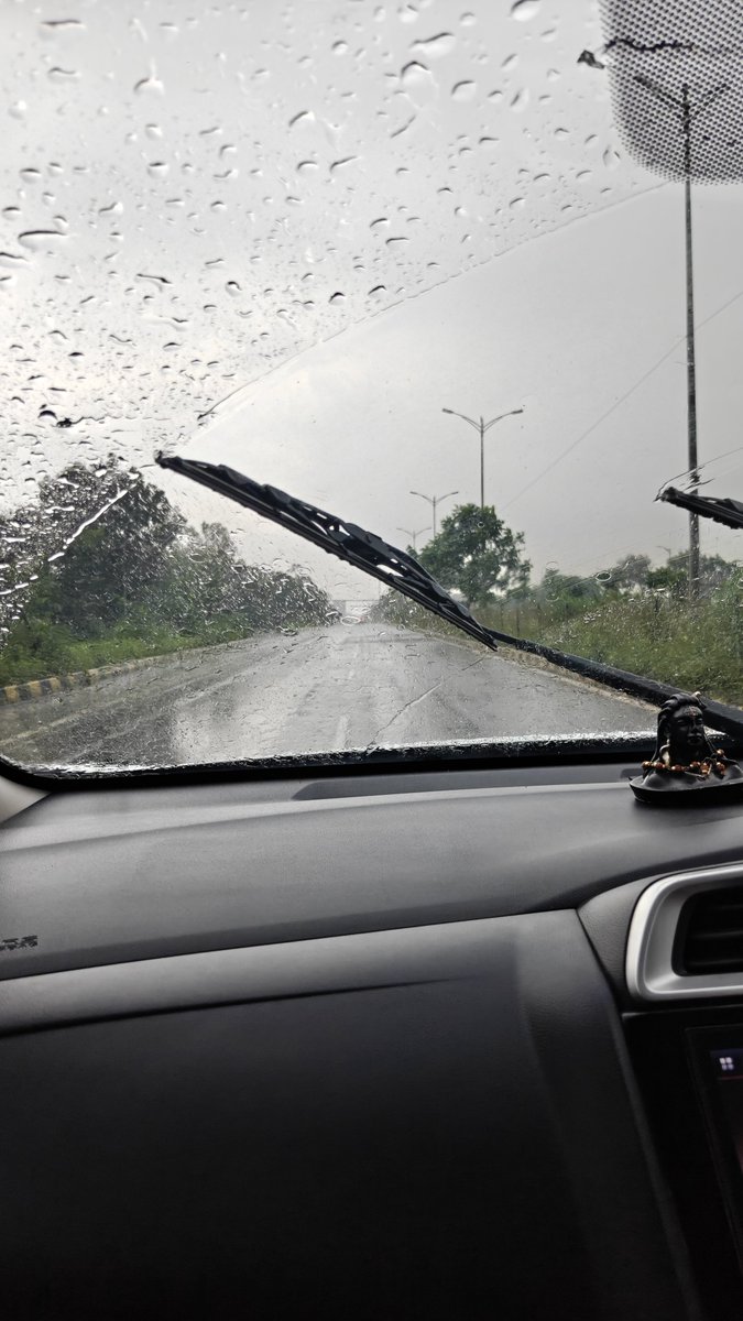 th_shankar's tweet photo. Happy Friday ✨🕊️🥀
May this rainy Friday bring peace to your heart, joy to your soul, and countless reasons to smile.
Good Morning Everyone 🌧️🙏🌿
#FridayVibes #RainyMorning https://t.co/BXJJaE1bb5