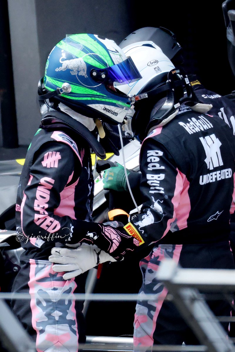 giegriffin's tweet photo. ชอบมิตรภาพระหว่างพี่น้องในทีมนี้

#85Racing
#WangYibo #หวังอี้ป๋อ #王一博 https://t.co/9K6Kn2fpjP