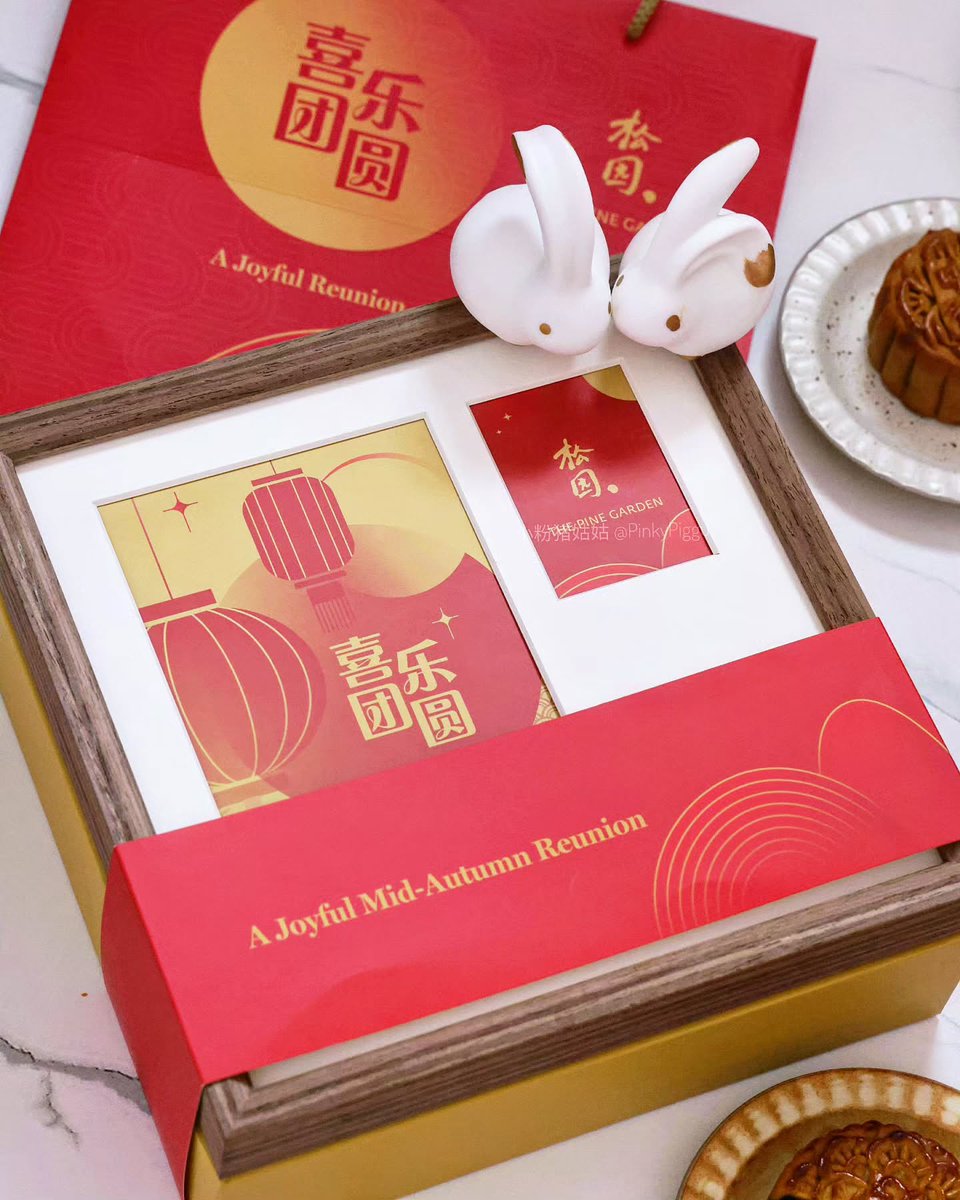 RettaDalomjd's tweet photo. The Pine Garden’s 2026 Mooncake Collection features creative pairings like Apple Pu’er Tea, Black Sesame Mochi, Sweet Potato Cheese Mochi and Yuzu Oolong Green Tea. Enjoy 15% off early-bird orders by 5 Sep 2026. https://t.co/IYmTqkjlvp