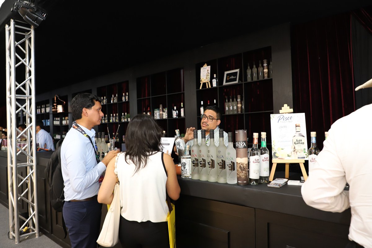 prensaperupe's tweet photo. 🇵🇪"De los valles del Perú al mundo: el Pisco conquista mercados con tasas de crecimiento extraordinarias de entre 12% y 15% para este año. Más que un destilado la nueva generación de productos pisqueros enamora a los consumidores jóvenes".  
https://t.co/tstAEkk0nd https://t.co/ZPlvrh6bbt