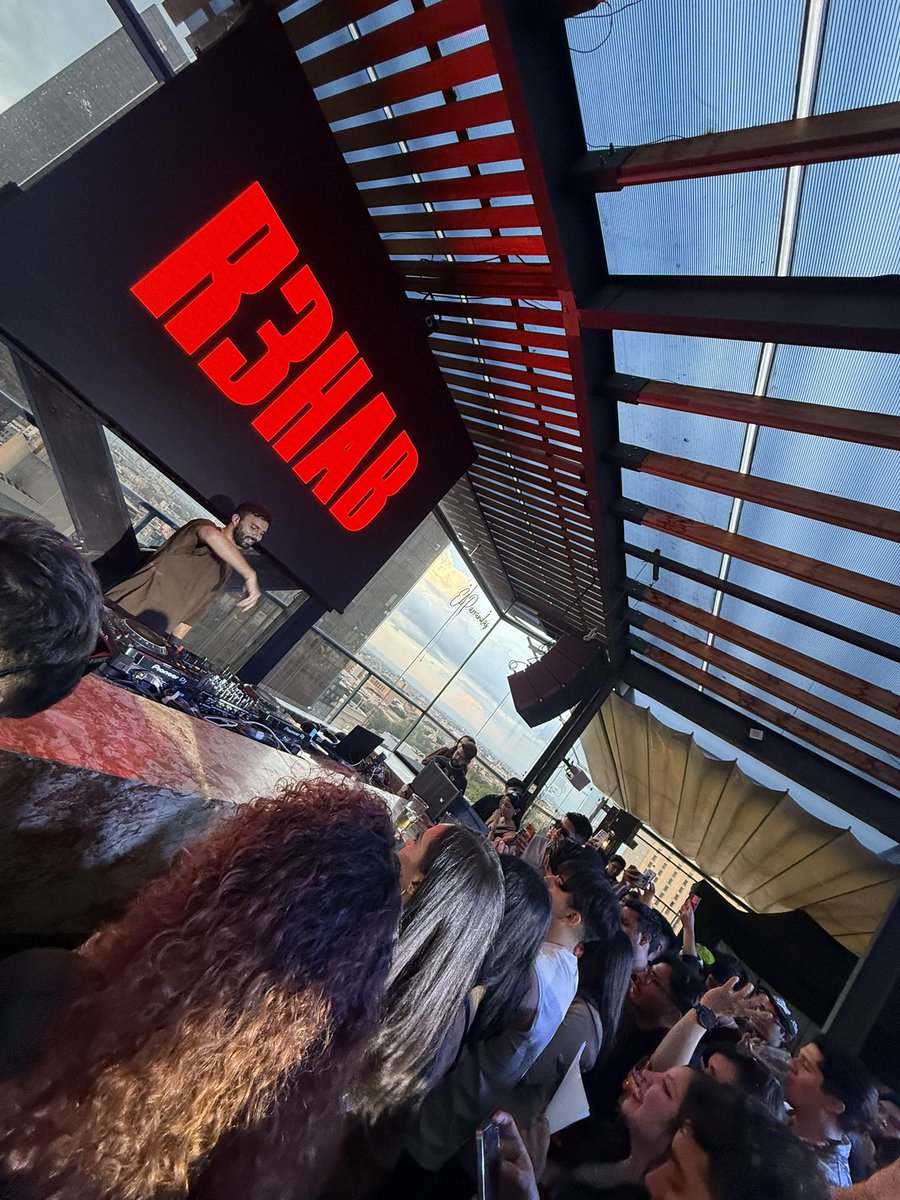 Eltev_Oficial's tweet photo. Que evento tan impresionante PoP UP con @R3HAB 

#r3hab https://t.co/cw7HhmVx26