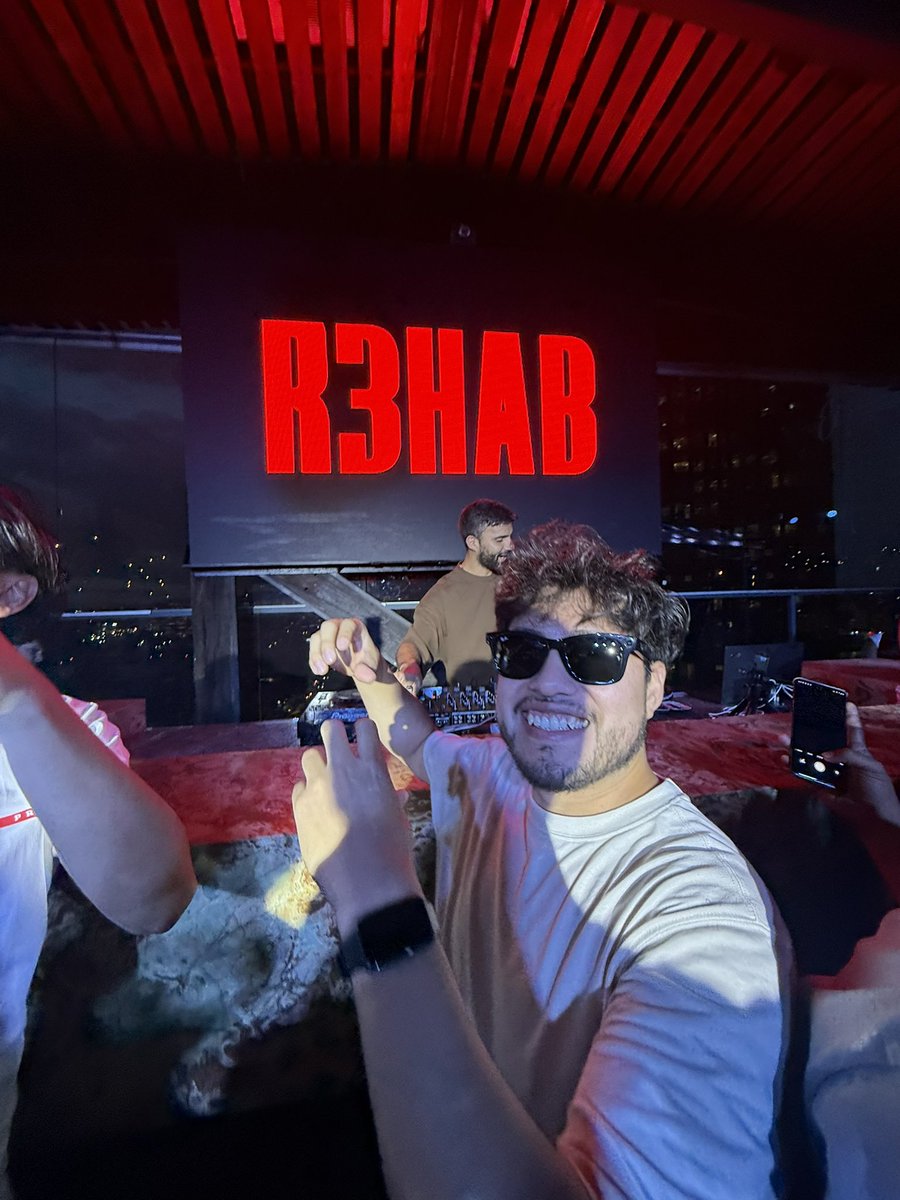 Eltev_Oficial's tweet photo. Que evento tan impresionante PoP UP con @R3HAB 

#r3hab https://t.co/cw7HhmVx26