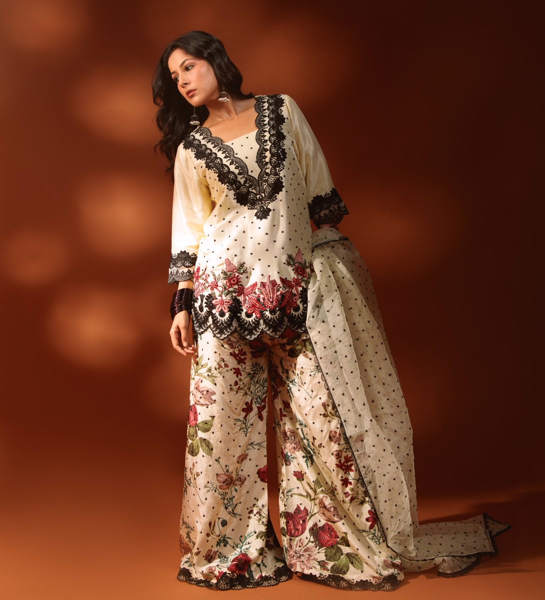 iBeingAman's tweet photo. Shehnaaz Gill New Photoshoot 📸✨❤️ Keep SHINING 🌟 😍 @ishehnaaz_gill #ShehnaazGill ✓✓ https://t.co/JLchAQ2lTM