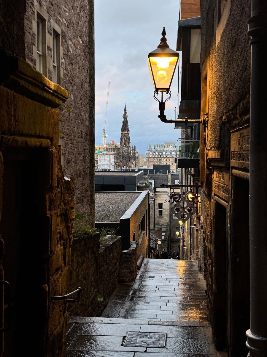 InFiniteH0riZ0n's tweet photo. Edinburgh. https://t.co/Q3hHqGsGh0