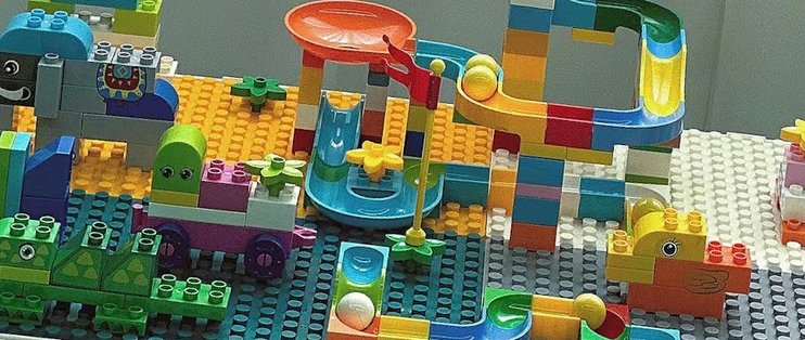 amitkyle313447's tweet photo. [Today I “accidentally” joined my kid’s indoor “castle building challenge” u0026 turns out block towers make way better memories than solo work ]， https://t.co/Hm8KyQ9RHD