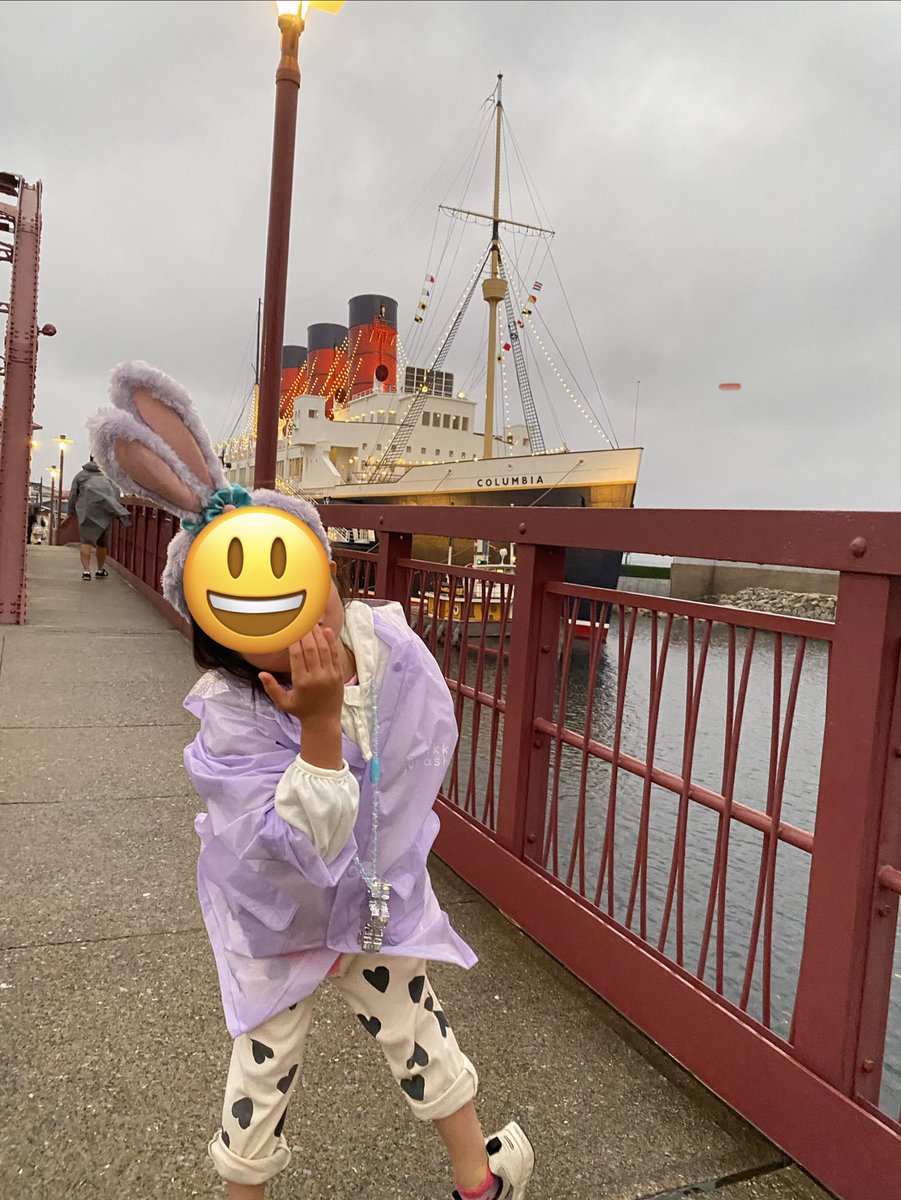 bluebee373's tweet photo. 子育て中の人は「同じ構図の写真」がスマホに大量にあることが多いです。

笑ったから撮る。 もう一回笑ったから撮る。 ちょっと目線が違うから撮る。 念のため連写もする。

あとで見返すと、ほぼ同じ構図が20枚あります。

ただ、「これとこれは微妙に表情が違う」「こっちの笑顔も捨てがたい」となるので、整理することはそんなに得意じゃありません。

結局、ベストショットを選ぶこともなく、同じような写真がどんどん増えていきます。
このタイプは「一瞬の思い出に20枚使う」のが特徴です。

そう、つまり私です😅