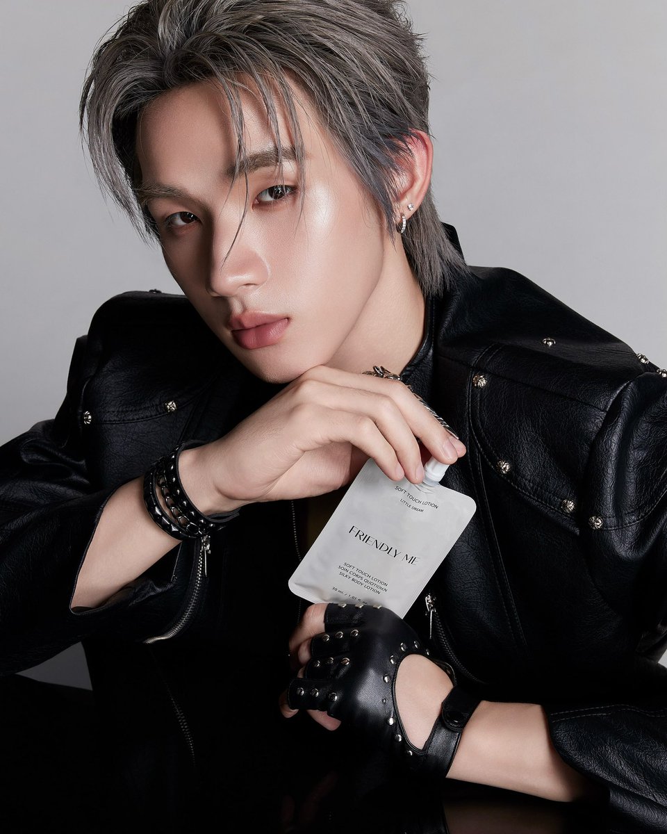 HongofficialTH's tweet photo. 🍦IG — diewbd Posted
🗓 25 / 09 / 26
@.friendly_me_official X @.hongshihoshi
Thx you @.nichbeer
photographer @.diewbd
style @.isahmael
mua @.ntrasika
hair @.prieo
phoass @.art.ns
#FRIENDLYMEXHong
#HONGSHI
#FriendlyMe
🔗 — https://t.co/0S6QtNO8JQ
➖
#hongshihoshi
#LYKN